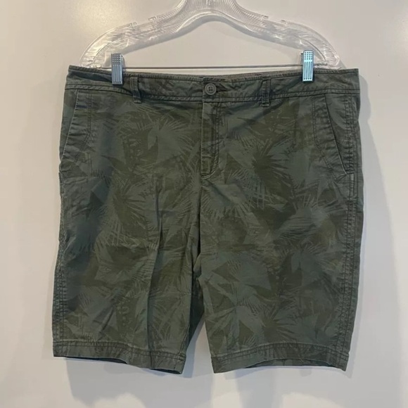 Eddie Bauer Green Leaf Camo Print‎ Rip Stop 10” Shorts Womens 14 (1143) - Picture 1 of 5